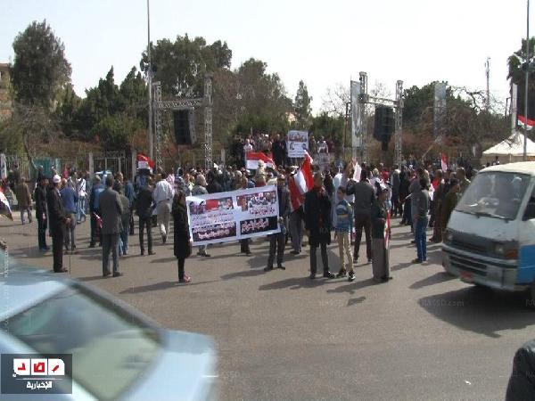 متظاهرو المنصة لـ”السيسي” ..”مصر أمانه في أيديك”