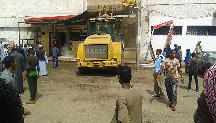 هدم مطعم مرخص في أسوان واعتقال 3 بداخله