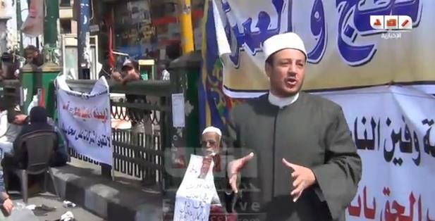 العشرات بالتحرير يرفضون عودة  العسكر