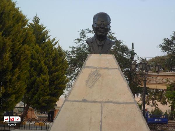 المنيا : عودة تمثال طه حسين لموقعه بعد غياب 14 يوماً