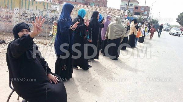 سلسلة بشرية منددة بالانقلاب بقرية العدوة بمحافظة الشرقية