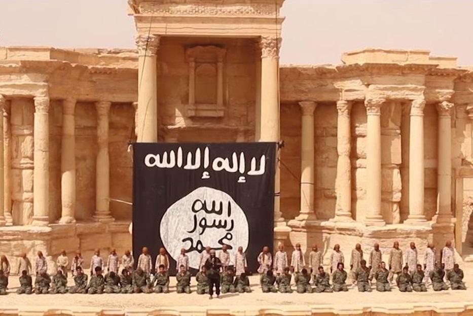 “تنظيم الدولة” ينسحب من قلعة مدينة تدمر التاريخية