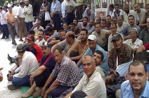 عمال مصنع بـ “بورسعيد” يعتصمون بسبب قرار إغلاقه المفاجيء