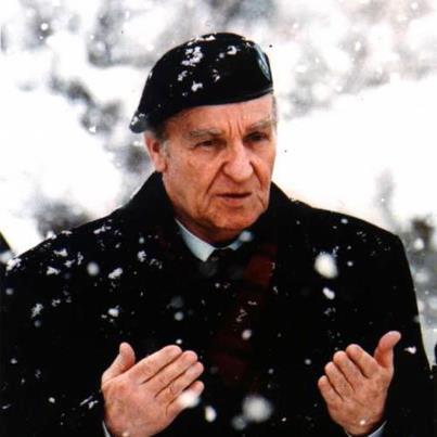 المجاهد”عزت بيجوفيتش” زعيم استقلال البوسنة