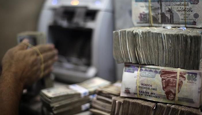 خبراء لـ”رصد”: الصرافات تبيع الدولار حاليا بـ10 جنيهات