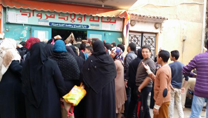 “تموين المنزلة” بالدقهلية يرفع أسعار المنتجات.. والبقالون يرفضون