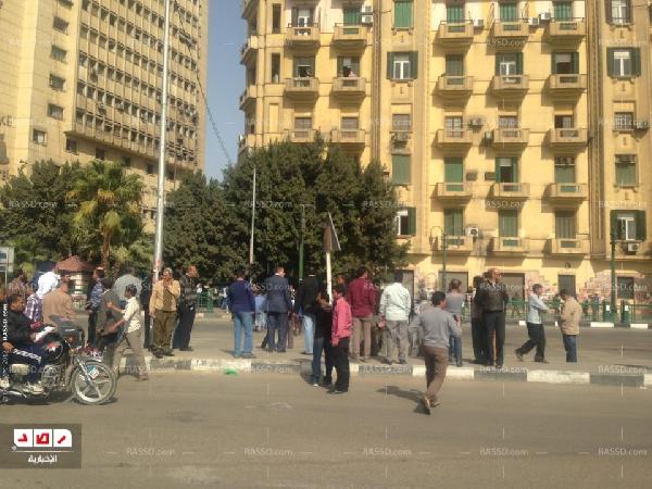 هرج ومرج بالتحرير بعد اعتداء المتظاهرين على الأمن والمصورين