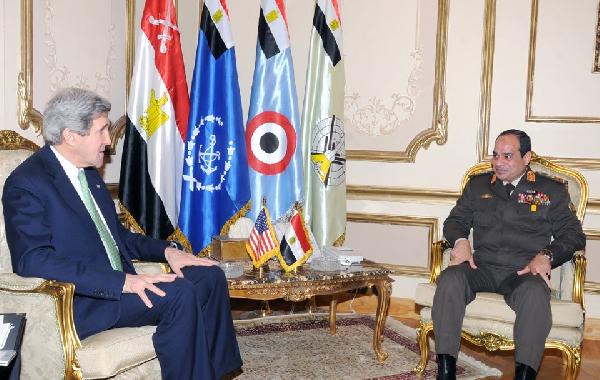 السيسي يؤكد لـ”كيري”علي ضرورة التعاون لتطوير القدرات القتالية للقوات المسلحة