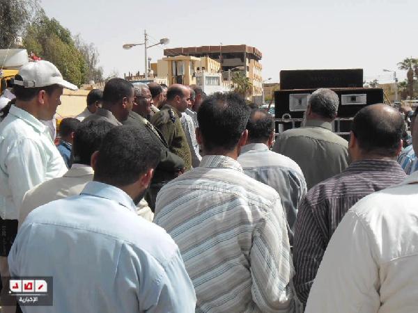 وقفة احتجاجية لأهالي الداخلة للمطالبة برحيل  المحافظ