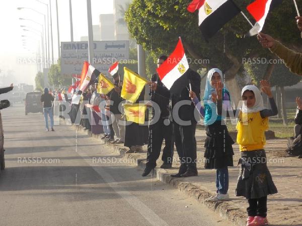 سلسلة بشرية لمؤيدي الشرعية ببرج العرب