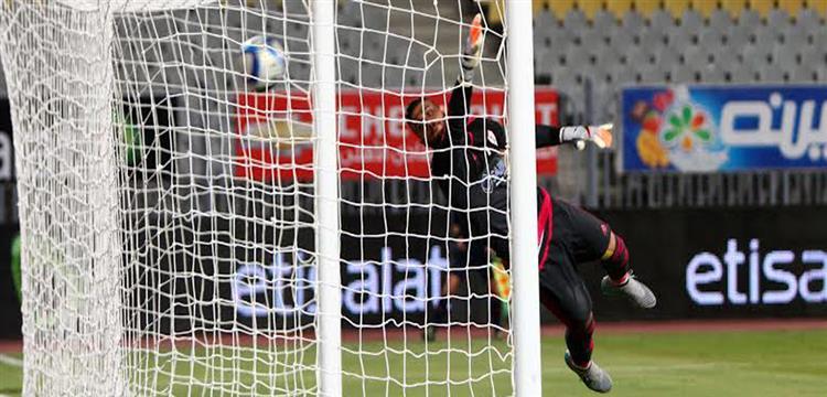 بالفيديو.. خطأ الشناوي يمنح الإنتاج فرصة الهدف الأول في الزمالك