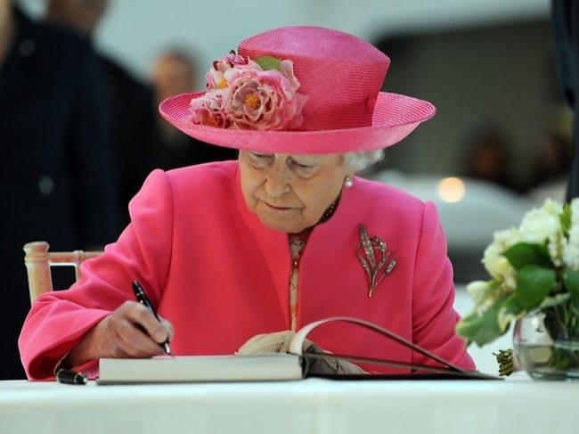 أغرب قواعد الإتيكيت للأسرة الملكية في بريطانيا.. تعرّف عليها