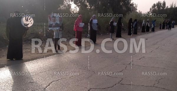 سلسلة بشرية لـ”نساء ضد الانقلاب” فى أشمون بالمنوفية رفضا للانقلاب