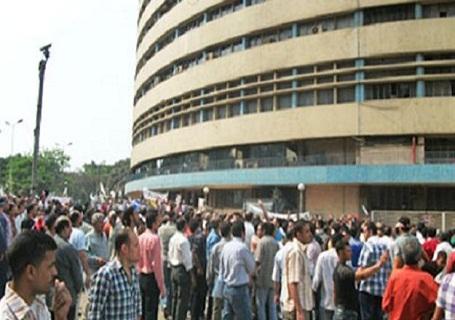 العاملون بماسبيرو يغلقون المبنى