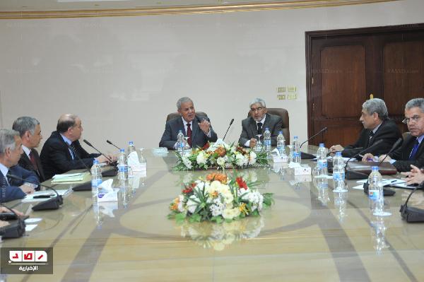 وزير النقل يتفقد المنظومة الجديدة لتطوير المزلقانات