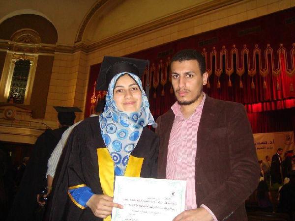 القبض على أبناء معتقل لإعتراضهما على التفتيش أثناء زيارته