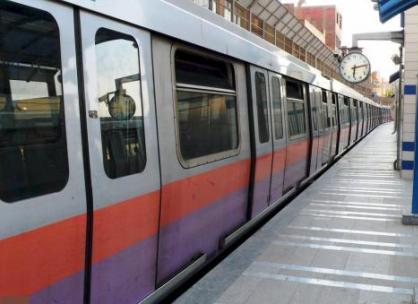 إدارة “المترو” فصل مواطن التيار الكهربائي وراء تعطيل الخط الثاني