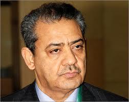 الطيب يخلف وعده ويمدد “للعبد” رغم بلوغه المعاش