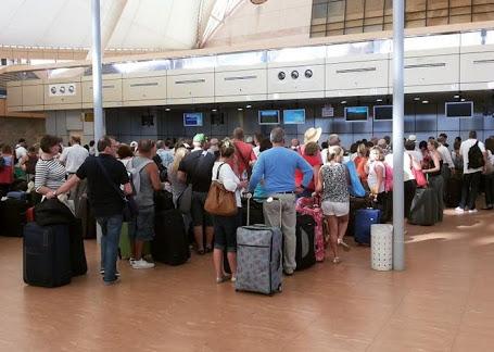 بالفيديو: روسيا تماطل مصر بشروط جديدة لعودة السياحة وسط توسلات إعلامية