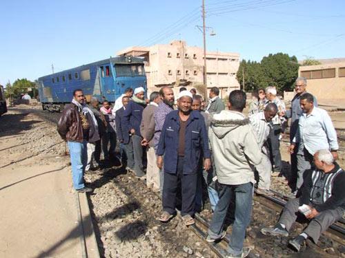 نيابة الأقصر تقرر حبس 8 عمال بالسكة الحديد