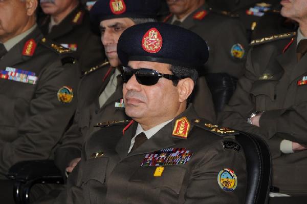 وزير الدفاع الأمريكي يؤكد التزامه بالتعاون العسكري مع مصر