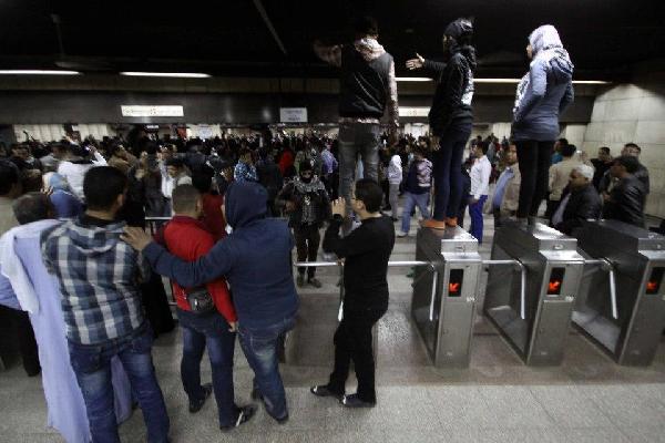 العاملون بالمترو ينظمون حملة تطوعية ضد تعطيله