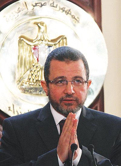 قنديل يبحث مشاكل المصريين بليبيا مع نظيره الليبي