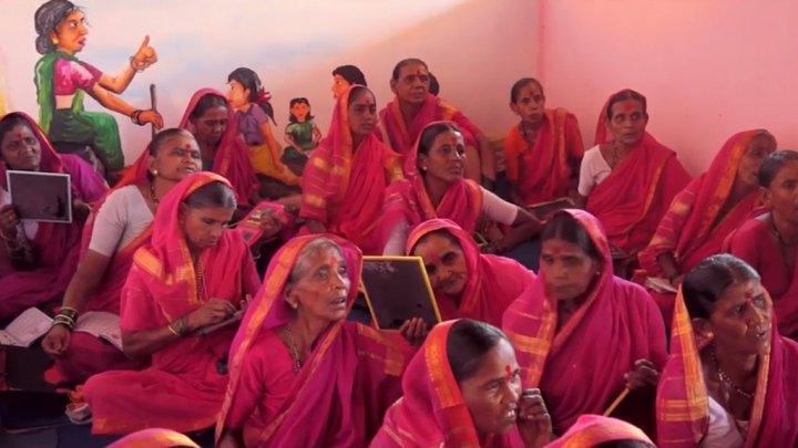 ممنوع الدخول لمن دون الـ 60 عامًا.. مدرسة هندية تقدم تجربة فريدة