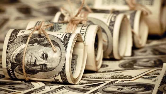 بشكل مفاجئ.. الدولار يقفز لـ 17.50 جنيها في تعاملات البنوك