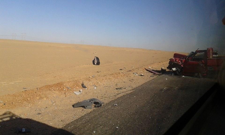 مصرع اثنين في حادث تصادم سيارتين بطريق أسوان الصحراوي