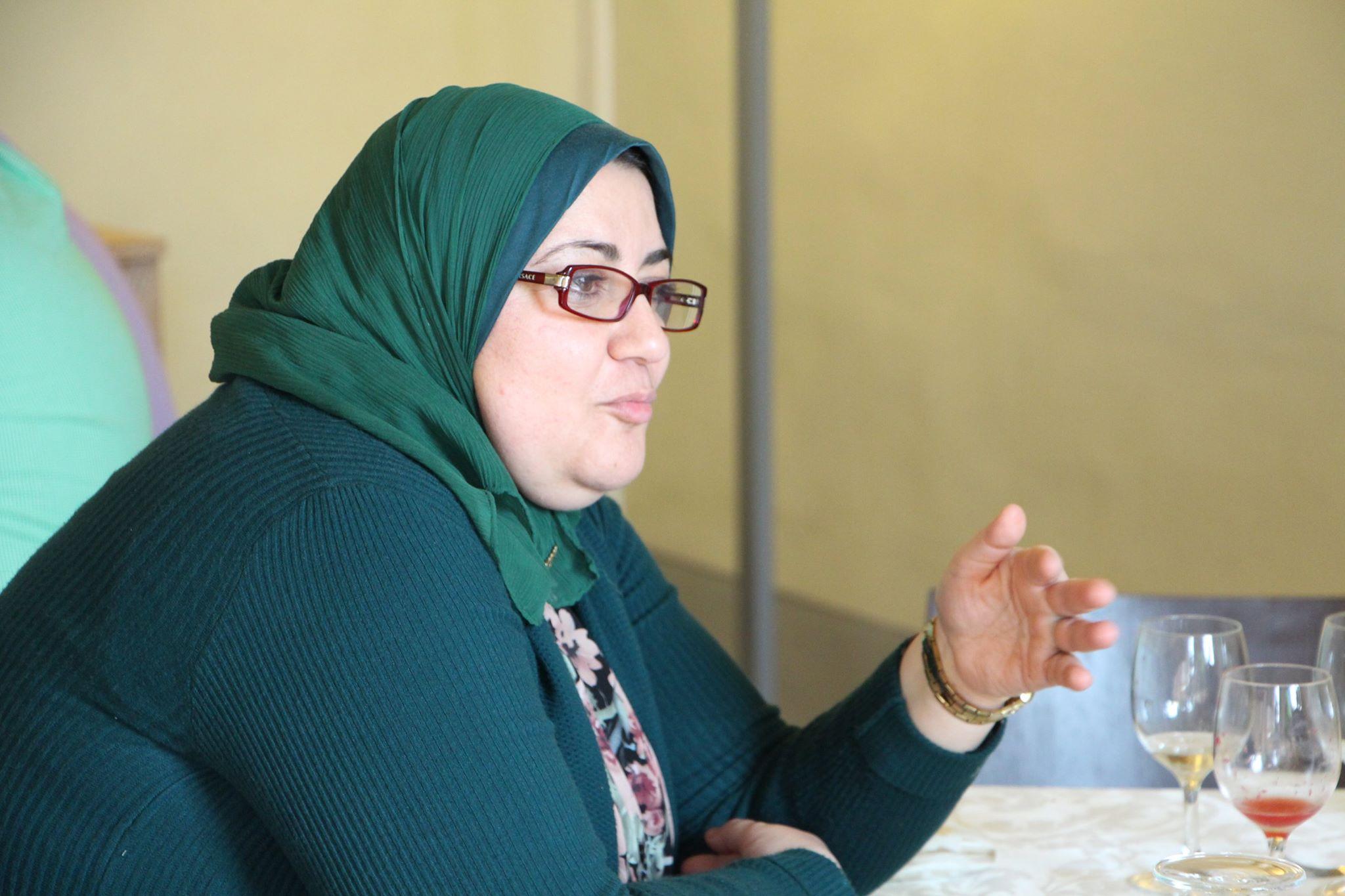 ناهد عز الدين: “طيب الإخوان نشفوا دماغهم مع حمدين لكن إيه ذنب حماس”