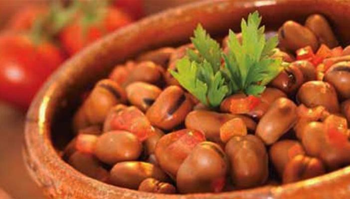 أستاذ قلب بـ”قصر العيني”: الفول يقلل الوفيات في مصر بنسبة 37%