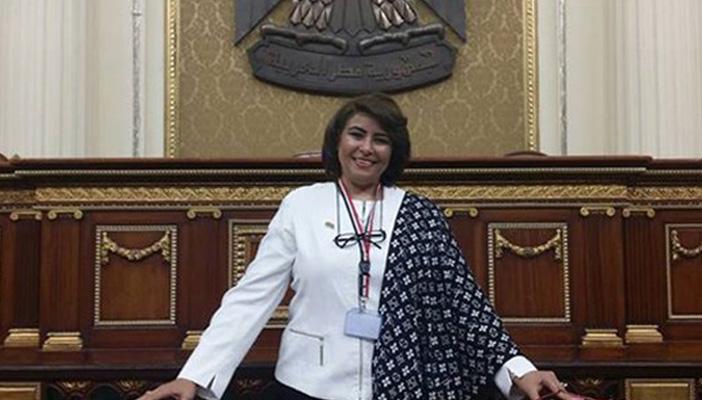 بالفيديو.. نائبة بمجلس النواب تجمع اشتراك رحلة للإمارات أثناء الجلسة