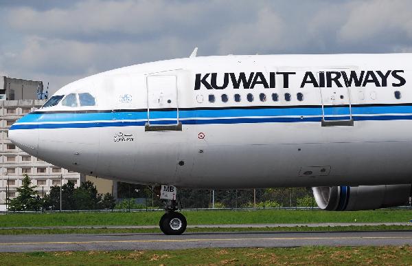 الخطوط الكويتية تنفى إطلاق النار على طائرتها القادمة من الدوحة