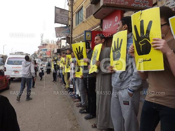 سلسلة بشرية لـ 7 الصبح بالبدرشين تنديداً بالانقلاب العسكري