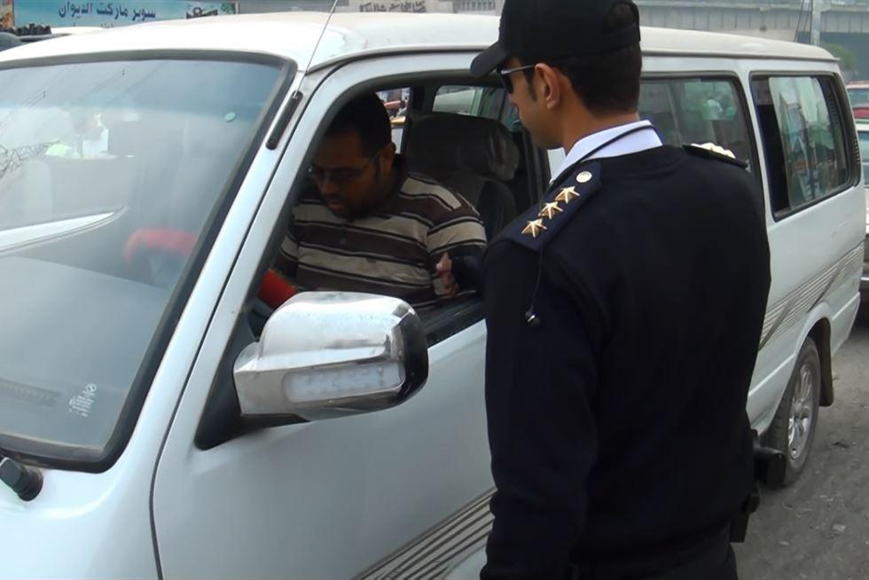 بالفيديو.. المواقف العشوائية مصدر غير شرعي لدخل ضباط وأمناء الشرطة