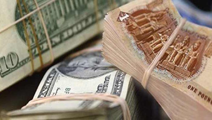 8 مراحل لارتفاع الدولار بعهد السيسي.. وخبراء لـ”رصد”: سيصل لـ15 جنيها