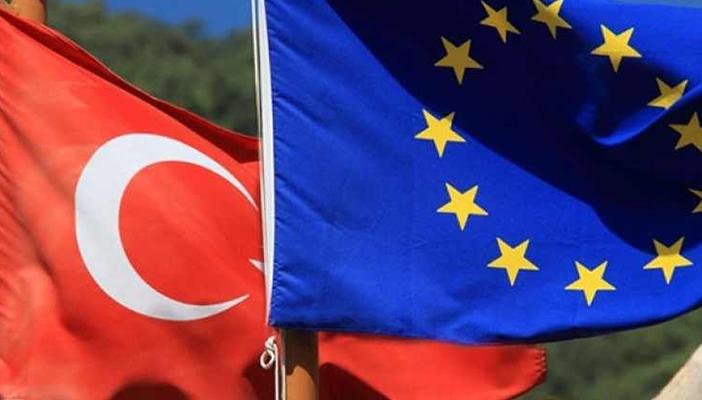 عبده فايد: تركيا تبتز الاتحاد الأوروبي بورقة اللاجئين