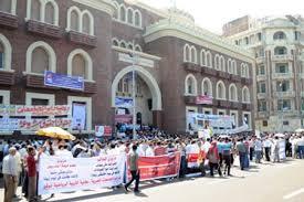 تواصل إضراب موظفي جامعة الإسكندرية للمطالبة بالأدنى للأجور