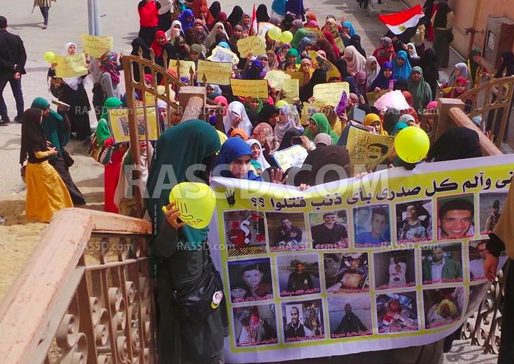 طلاب جامعة الفيوم يتظاهرون ضد عودة حرس الجامعة