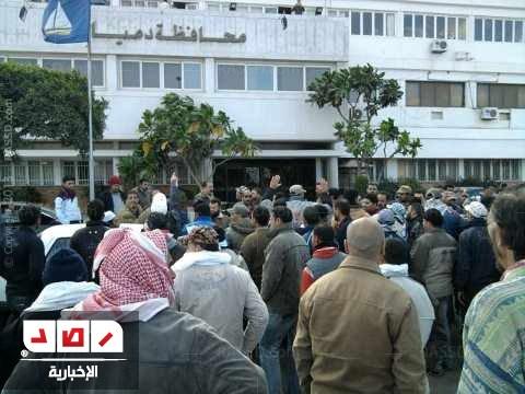 حرفيو وصناع الأثاث بدمياط يتظاهرون احتجاجا علي ارتفاع أسعار