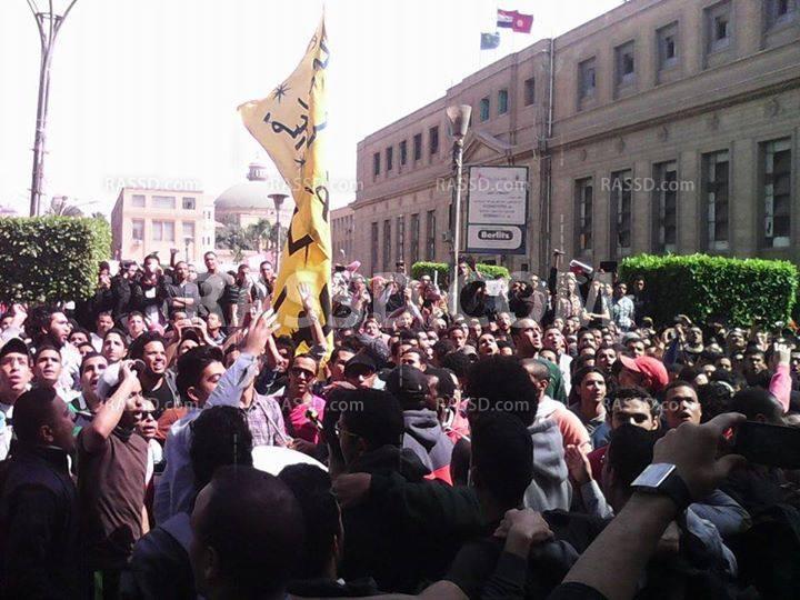 طلاب جامعة القاهرة ينتفضون رفضا للانقلاب في أول أيام الدراسة