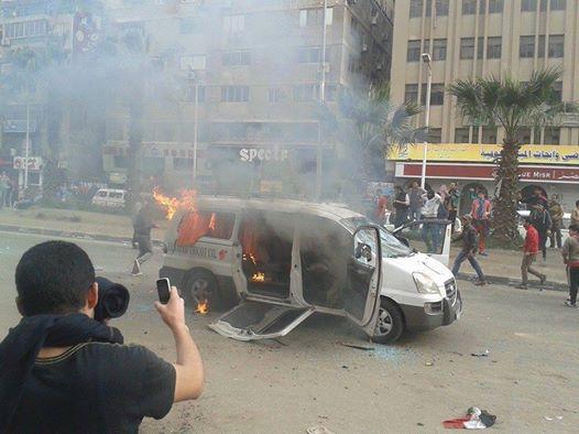 مجهولون يشعلون النيران في سيارة “أون تي في” بجامعة القاهرة