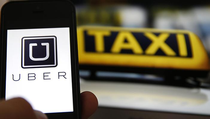 أزمة “أوبر” و”كريم” تحشد الوزراء لحلها.. وبوادر لتقنين عمل الشركتين