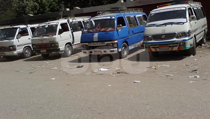 ارتفاع سعر الأجرة بأسيوط.. وسائق: “اللي مش عاجبه ينام على الرصيف”