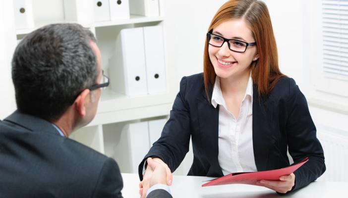 3 طرق للتغلب على قلق العمل بالمبيعات