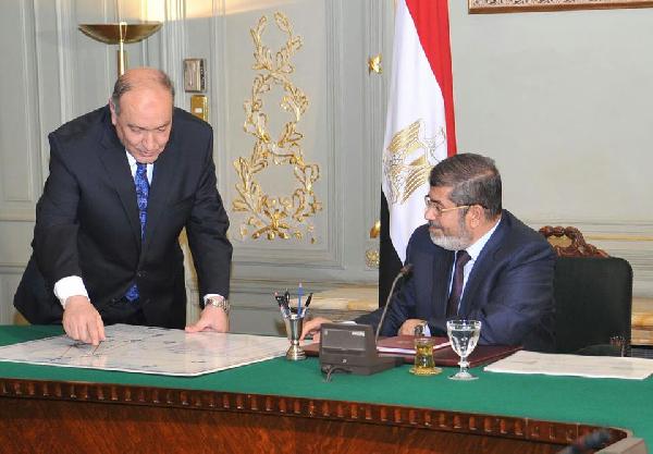 مرسي يستقبل وزيري البترول والطيران المدني