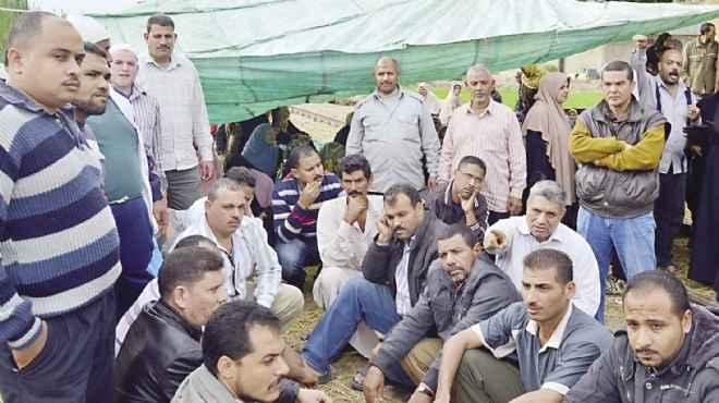 عمال مصنعين بالسويس يتظاهرون اعتراضا علي قرارات حكومة الانقلاب