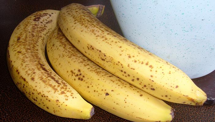 يعالج الإكتئاب ويخفض الضغط.. 9 فوائد للموز حال تحوله للون البني