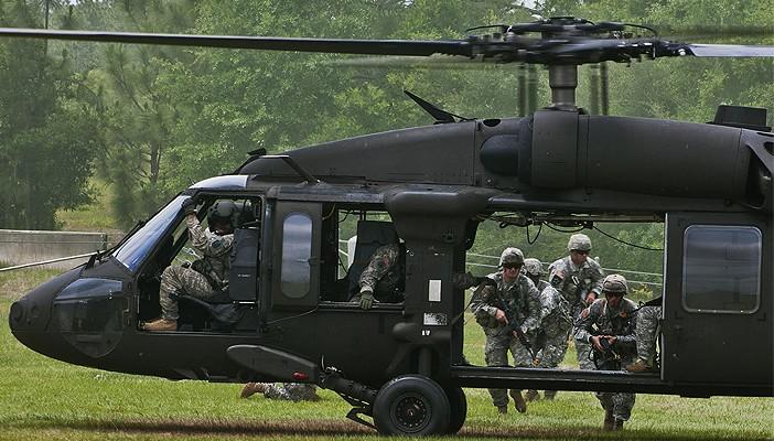 فقدان 11 عسكريًا إثر تحطم مروحية عسكرية في فلوريدا